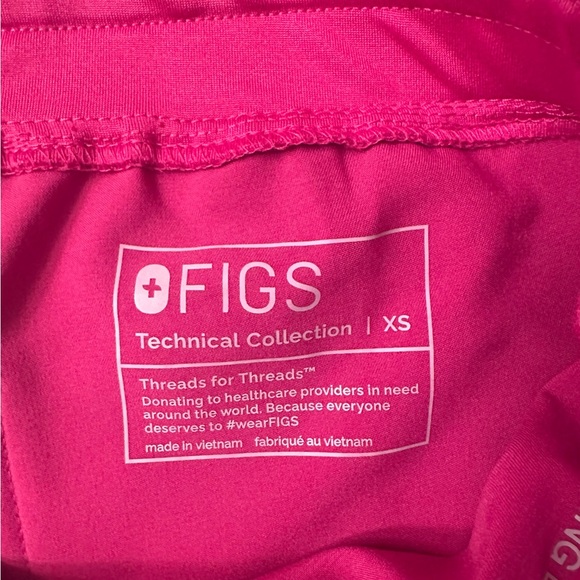 Figs NWT Raspberry Zamora jogger scrub pants - Picture 10 of 13
